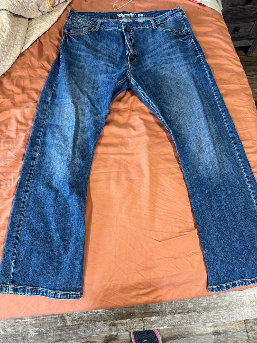 Wrangler Men’s Blue Bootcut Jeans - Medium Wash 40x32